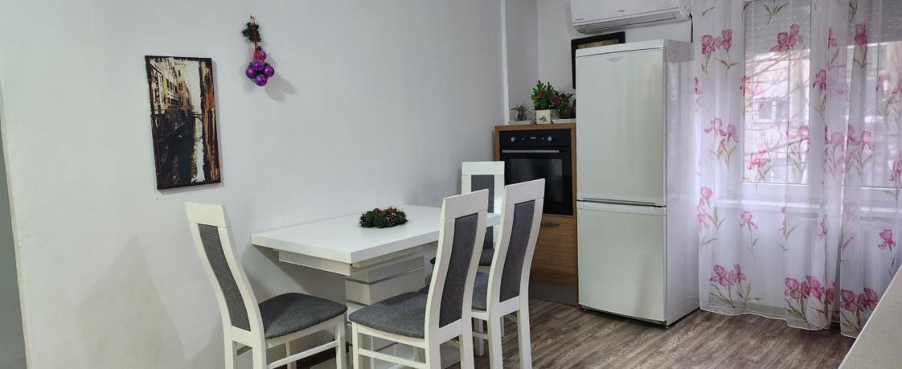 The House Apartment Oradea Exterior foto